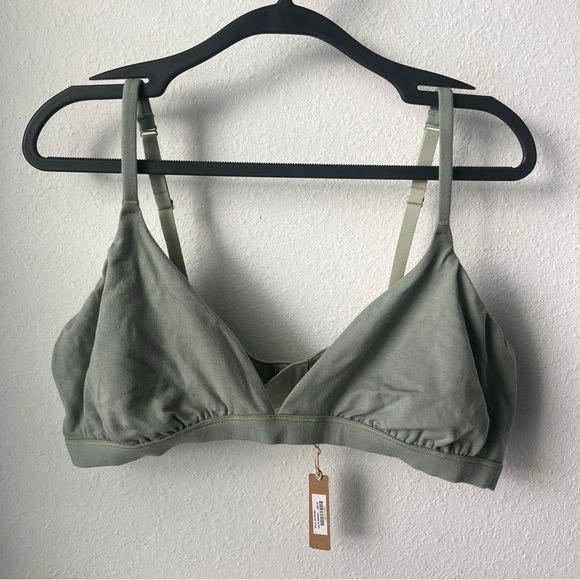 NWT SKIMS TRIANGLE BRALETTE- 4x Mineral - Picture 6 of 12